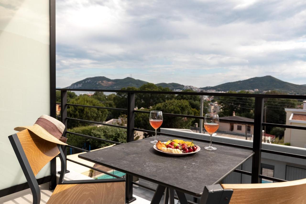 Cove Suites Nea Iraklitsa Bagian luar foto