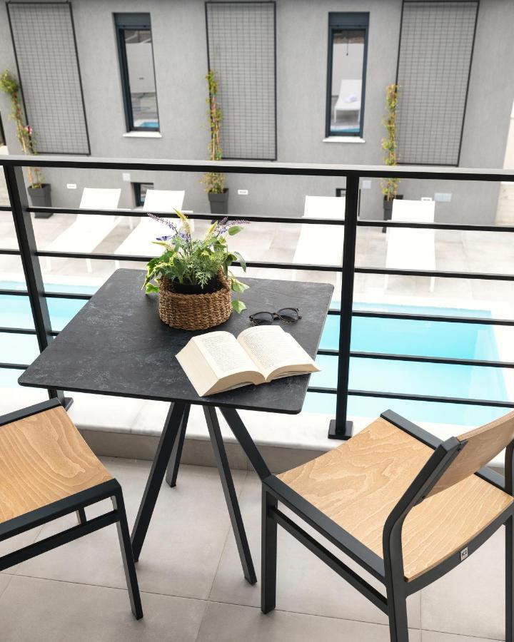 Cove Suites Nea Iraklitsa Bagian luar foto